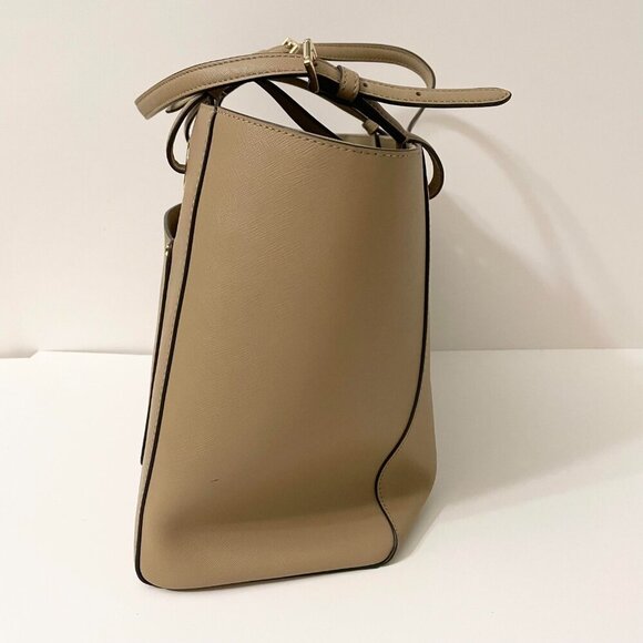 Michael Kors Walsh Purse Flaws - Picture 10 of 16